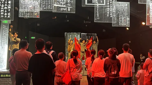 重庆红岩红沉浸式剧场推出建军节主题演出 以创新形式传承红色基因_fororder_微信图片_20250801144717